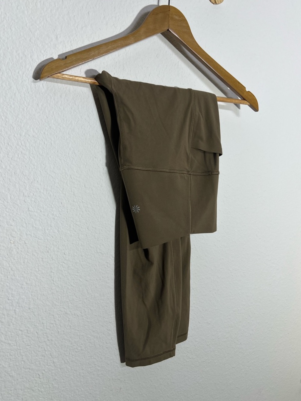 ATHLETA • salutation stash 7/8 legging